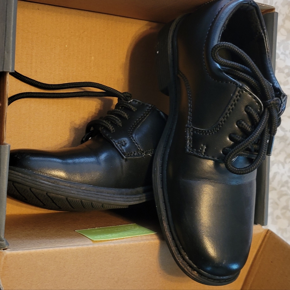 Boys black leather tie dress shoe size 10 t